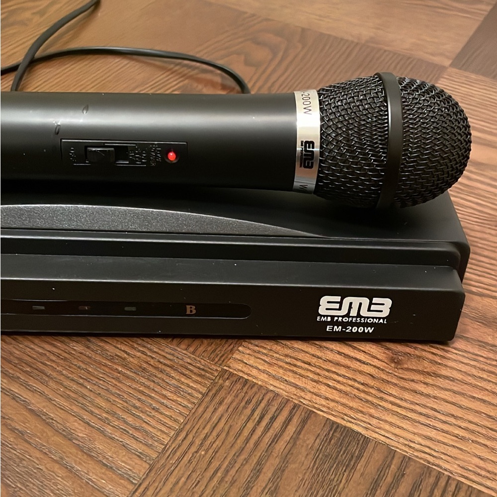Wireless microphone